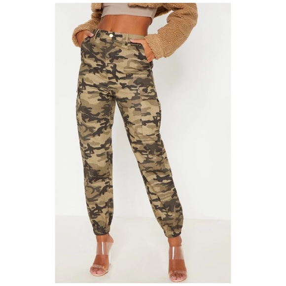 PrettyLittleThing Pants - 138 PrettyLittleThing Khaki Camo Pocket Detail Cargo Pants